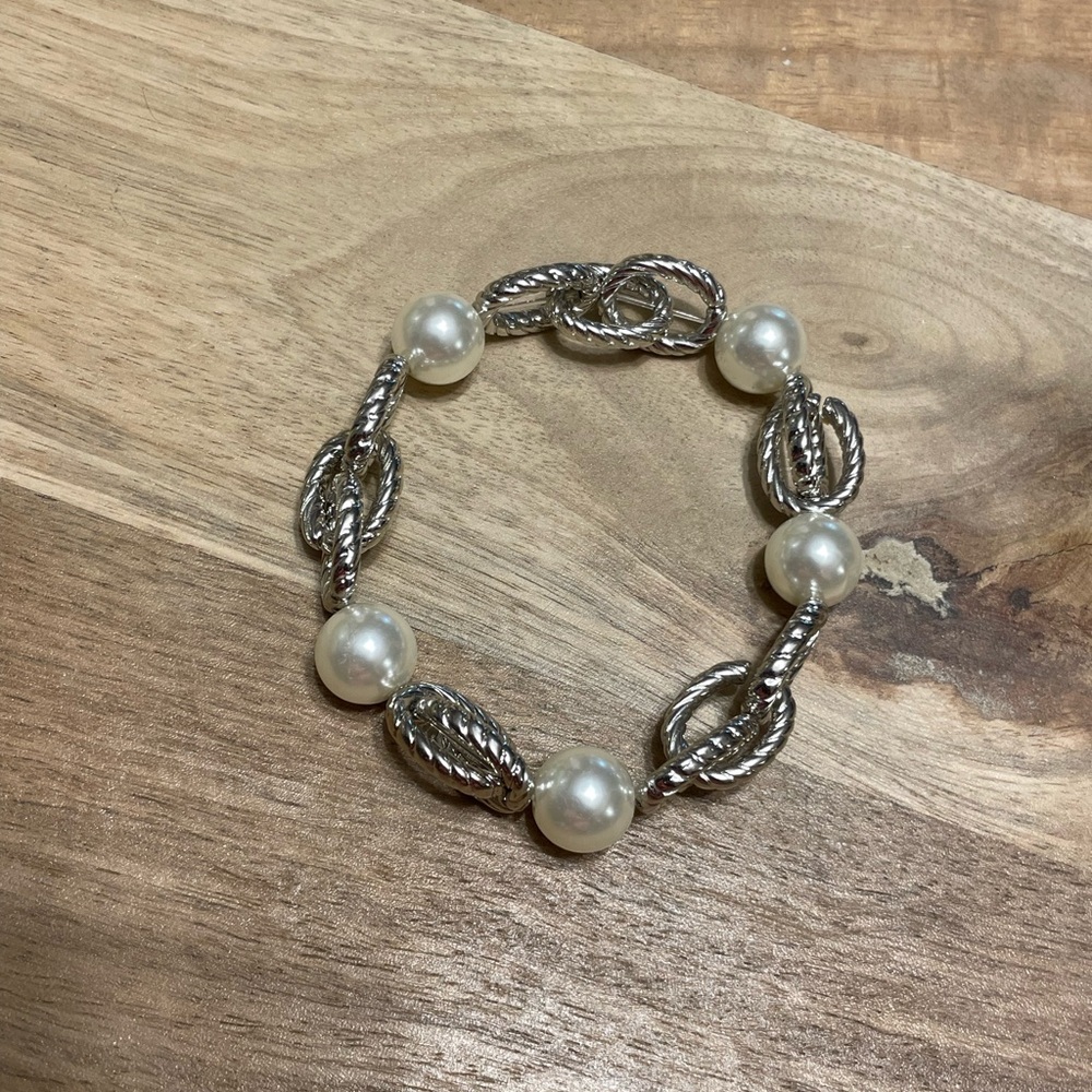 NEW ARRIVALS LIVE SHOW LISTING BRACELET - Picture 2 of 5